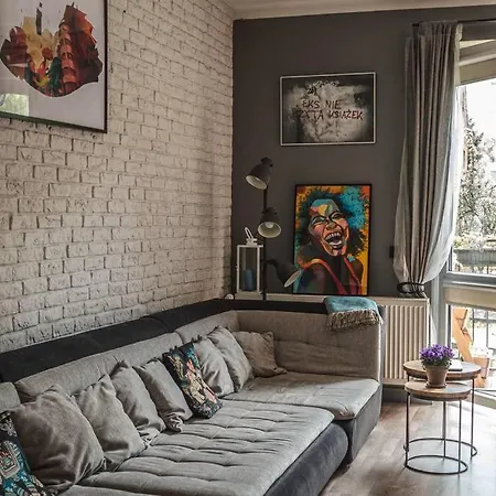 Przestronny Apartament W Kamienicy Blisko Dworca