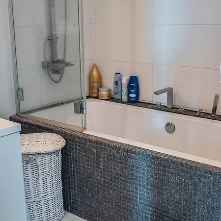 Przestronny Apartament W Kamienicy Blisko Dworca